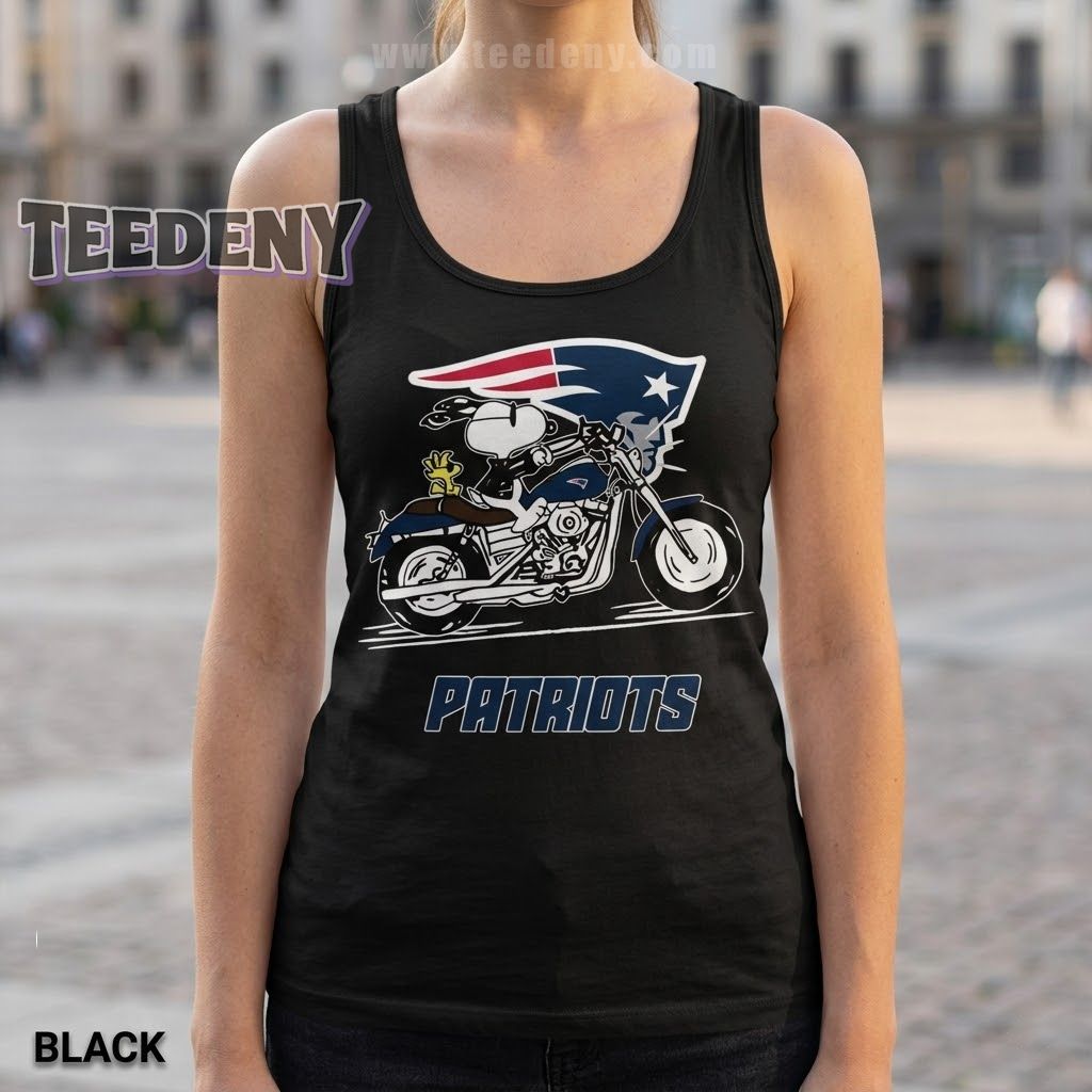 New England Patriots Snoopy And Wookstock Tanktop For Bikers Fans New England Patriots Snoopy And Wookstock Tanktop For Bikers Fans